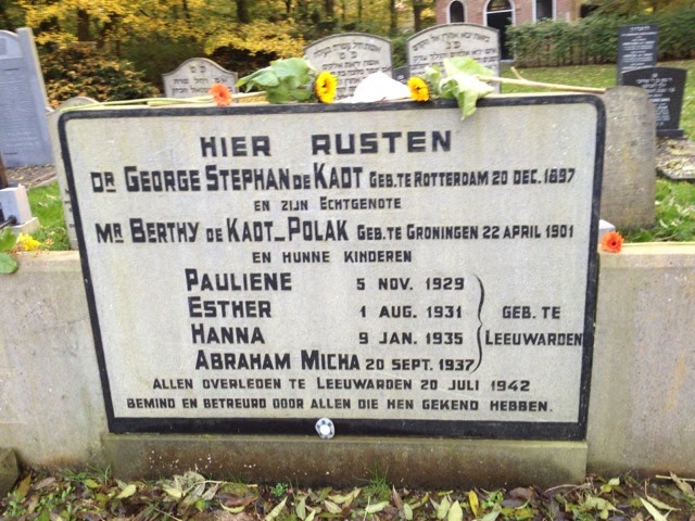 The de Kadt family grave in the Jewish cemetery, Leeuwarden